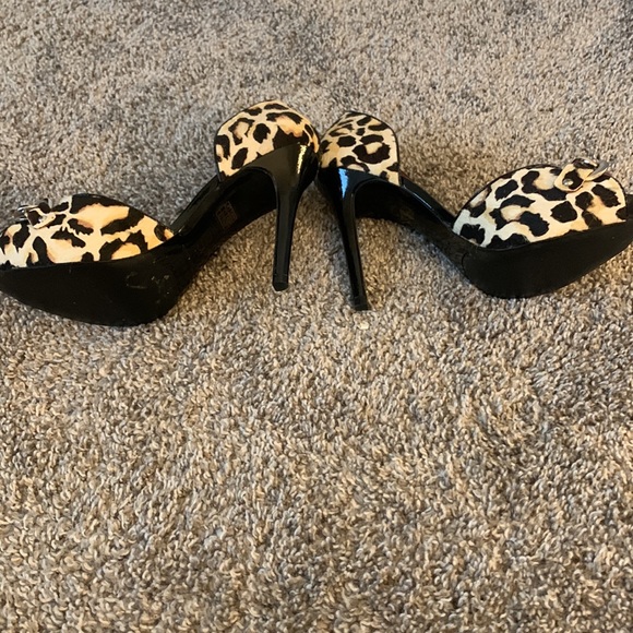 Karen Mullen leopard print shoes stunning only worn inside as part fashion show - Picture 2 of 4